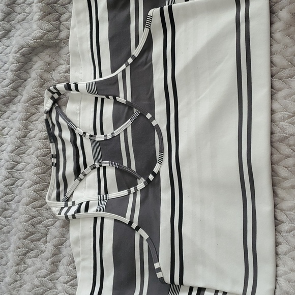 Lululemon Cool RacerbackVGUC, great condition. Size 10, no riptag - Picture 2 of 4